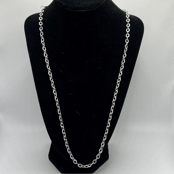 Vintage Sarah Coventry Jewelry. Long silver tone stamped chain. 30” adjustable - Picture 3 of 9